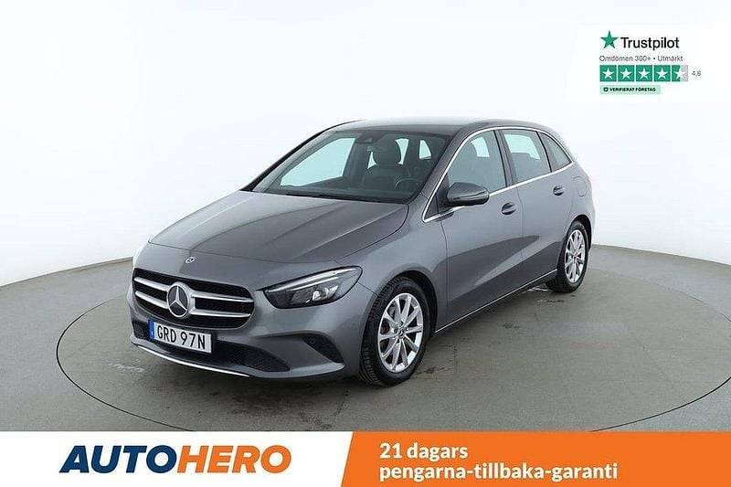 Mörkgrå (grå) Begagnad 2019 Mercedes B180 Advantage Minibuss | 225 000 kr - Bild 1/4