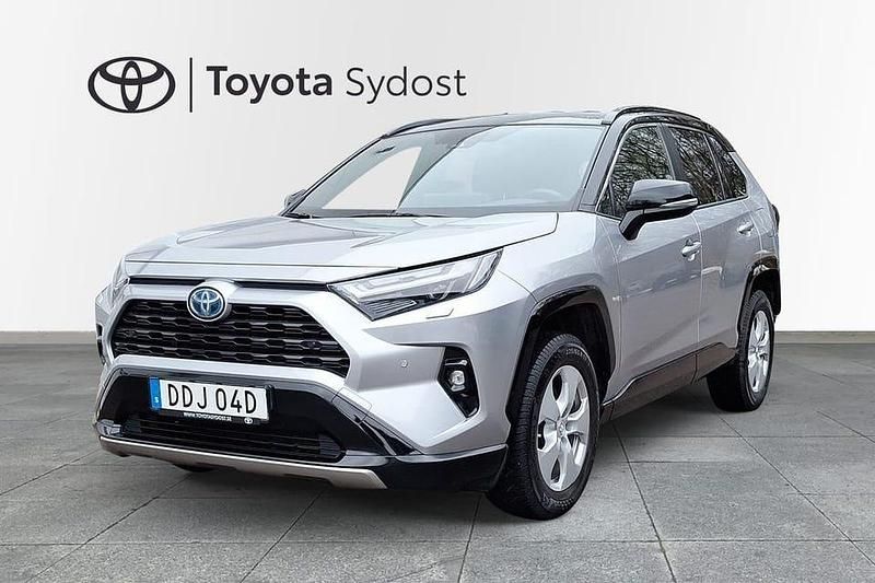 Grå Begagnad 2024 Toyota RAV4 Hybrid Style SUV | 409 000 kr (Bra pris) - Bild 1/3