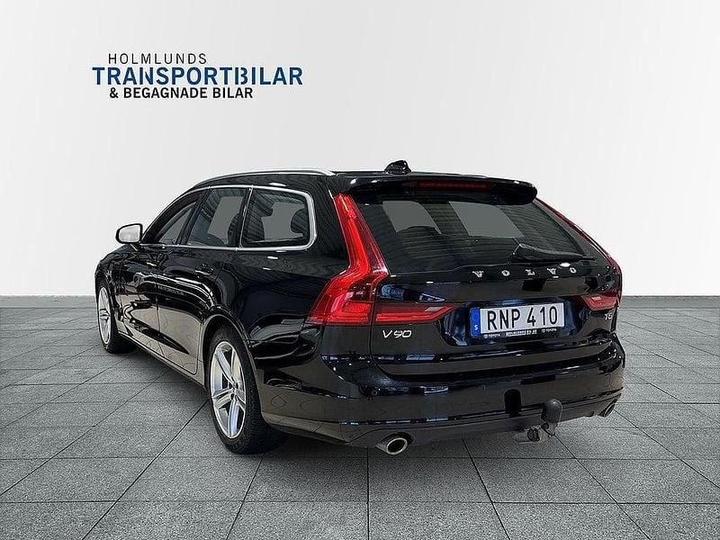 Begagnad Volvo V90 Momentum 250 HK (183 kW) 2018 Svart Kombi