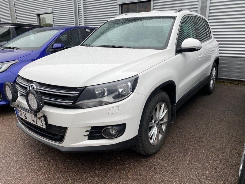 Vit Begagnad 2011 VW Tiguan Sportline SUV | 124 900 kr (Lite dyr) - Bild 1/4