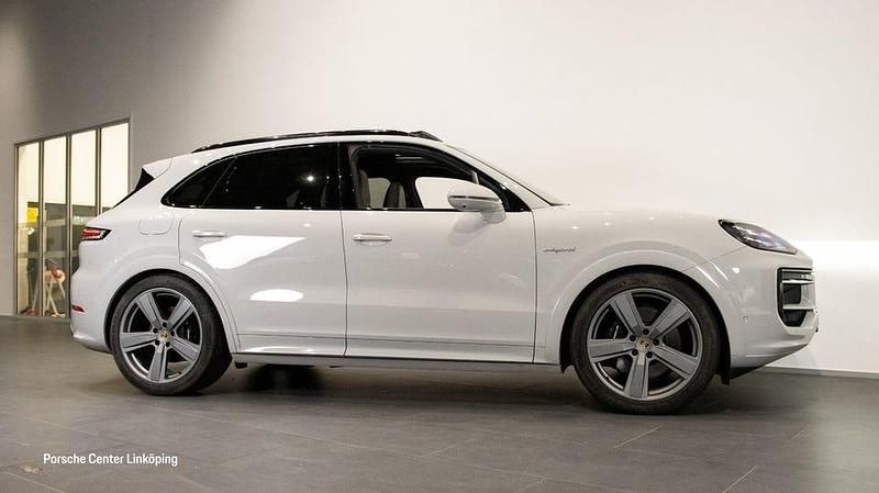 Begagnad Porsche Cayenne 305 HK (224 kW) 2023 Grå SUV