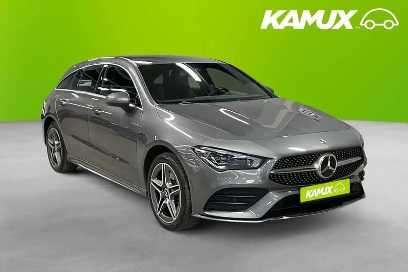 Mörkgrå (grå) Begagnad 2021 Mercedes CLA250e Shooting Brake Premium Kombi | 314 700 kr (Marknadspris) - Bild 1/4