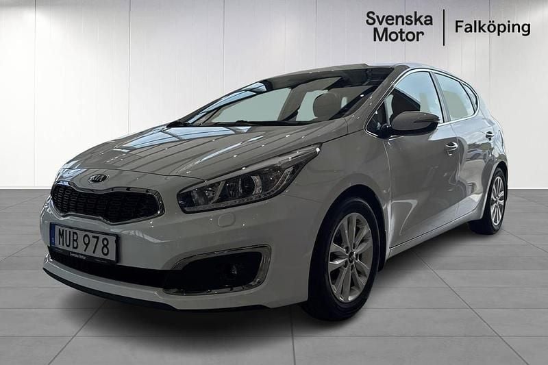 Vit Begagnad 2015 Kia Ceed 2 Halvkombi | 124 900 kr (Dyr) - Bild 1/4