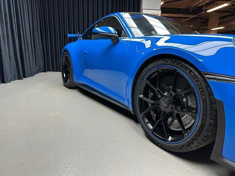 Begagnad Porsche 992 Sport 510 HK (375 kW) 2024 Blå