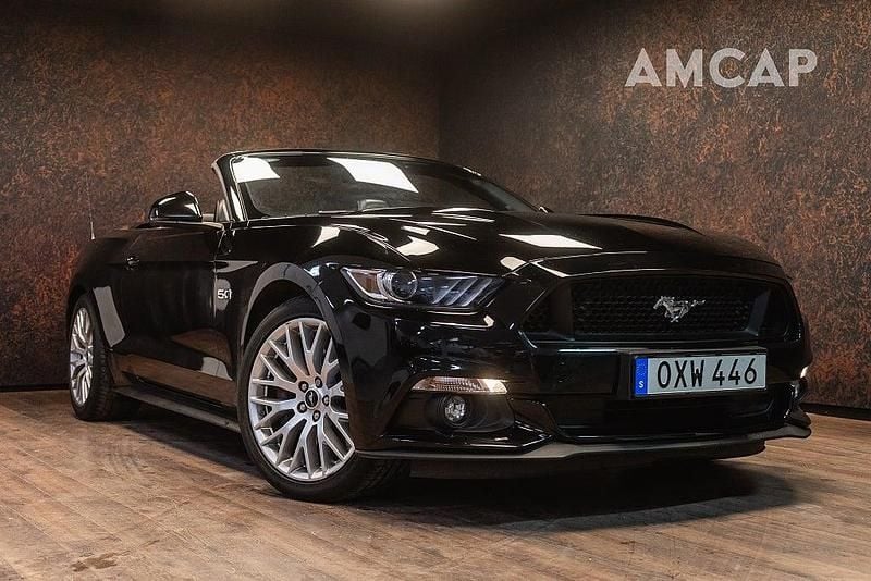 Svart Begagnad 2015 Ford Mustang GT Convertible Cab | 399 500 kr (Bra pris) - Bild 1/4