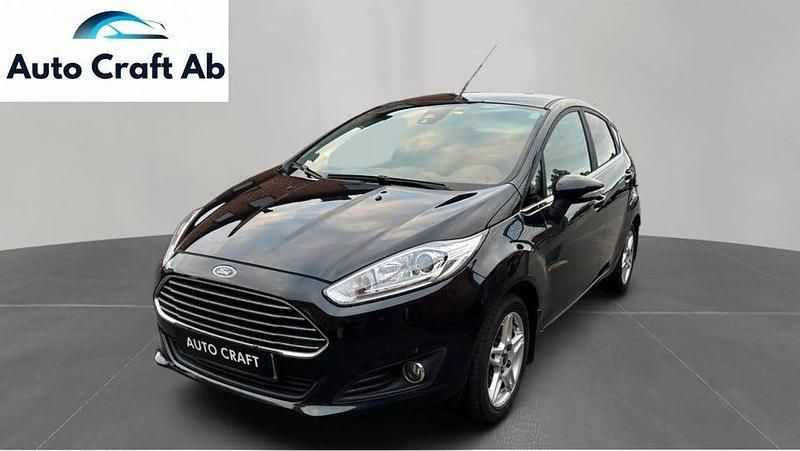 Svart Begagnad 2015 Ford Fiesta Titanium Halvkombi | 64 900 kr (Marknadspris) - Bild 1/3