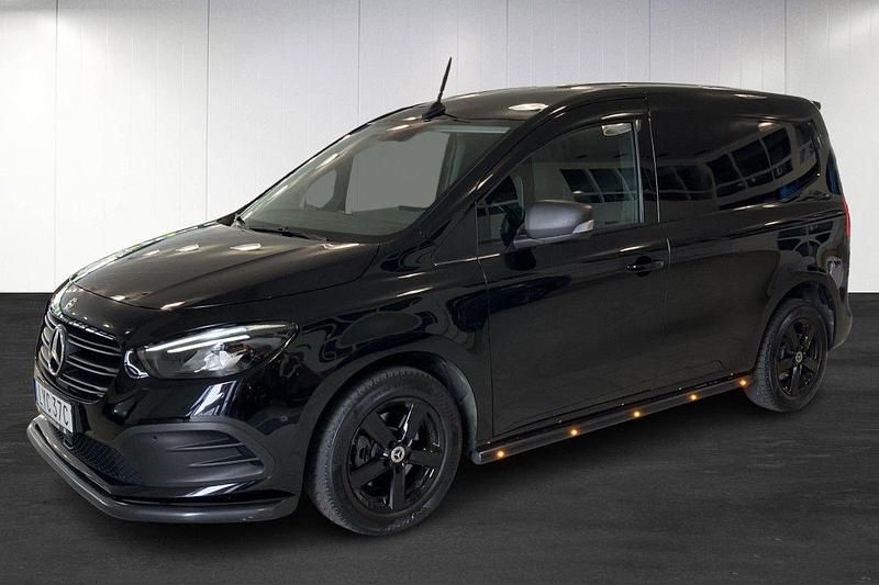Svart (black) Begagnad 2023 Mercedes Citan 112 Van | 312 375 kr (Marknadspris) - Bild 1/4