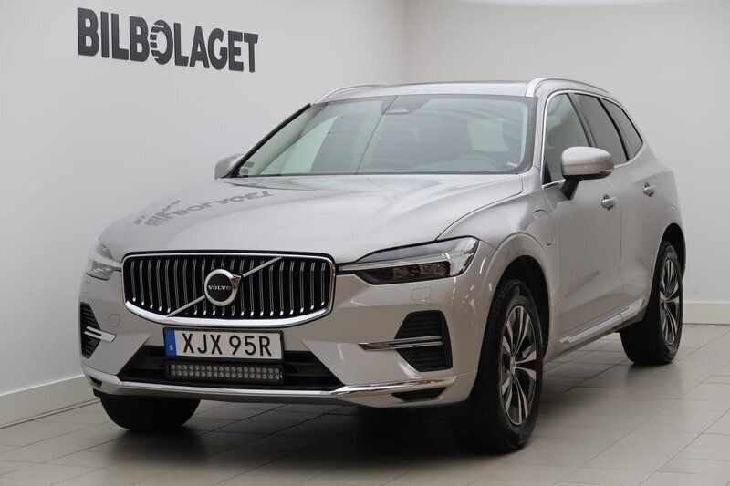 Silver Begagnad 2022 Volvo XC60 Core SUV | 445 900 kr (Bra pris) - Bild 1/4