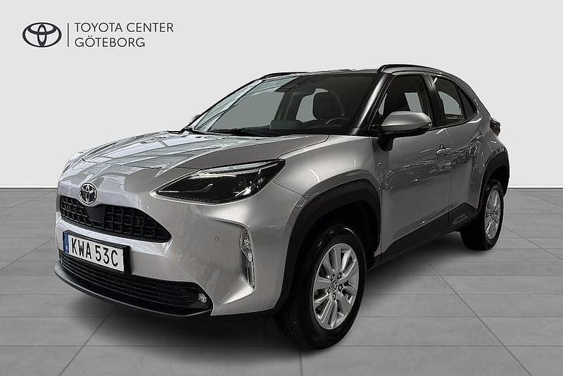 Silver Begagnad 2024 Toyota Yaris Cross Active SUV | 274 900 kr (Marknadspris) - Bild 1/3