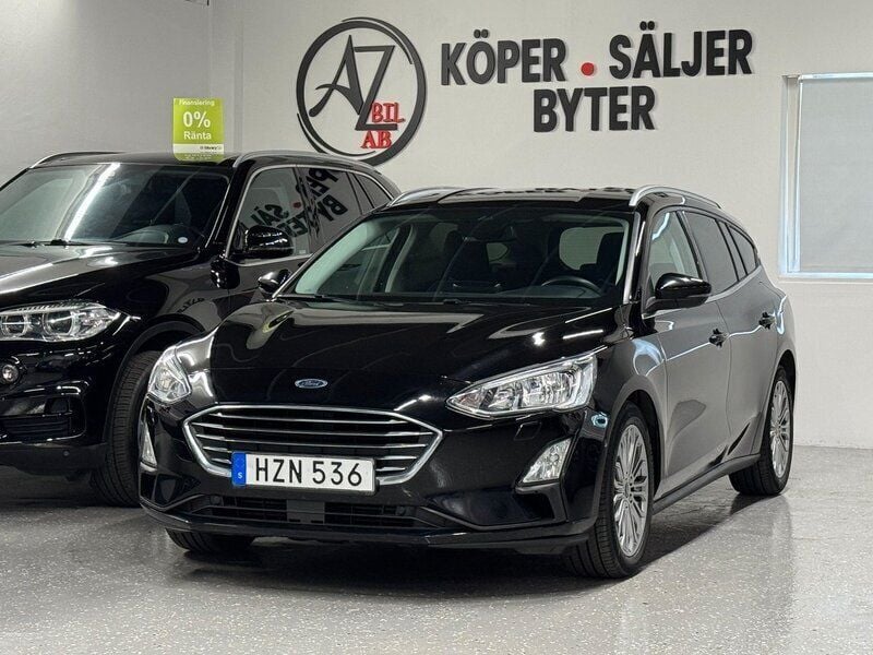 Svart Begagnad 2018 Ford Focus Titanium Kombi | 159 900 kr (Marknadspris) - Bild 1/4