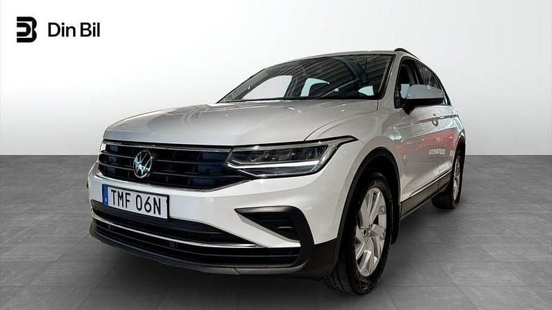 Vit Begagnad 2021 VW Tiguan SUV | 289 900 kr (Marknadspris) - Bild 1/4