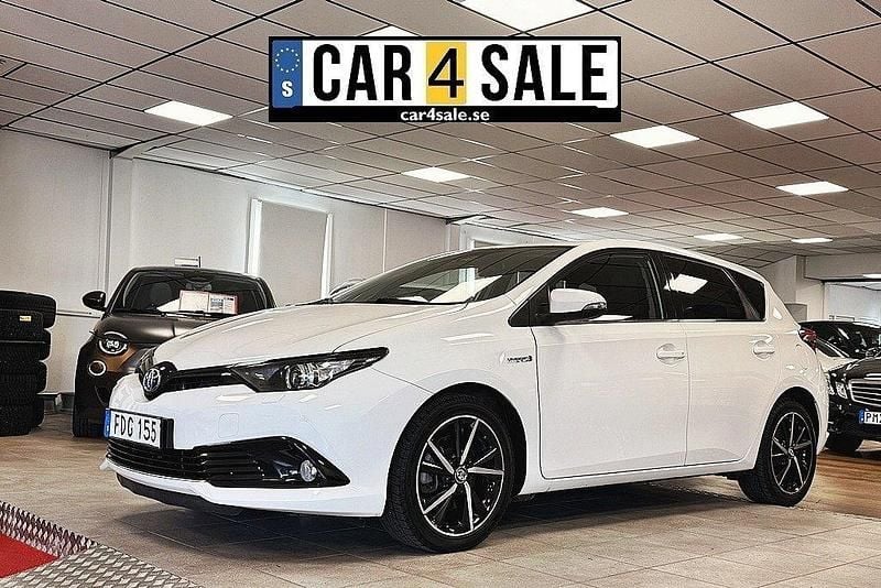 Vit Begagnad 2017 Toyota Auris Hybrid Edition Halvkombi | 168 900 kr (Marknadspris) - Bild 1/4