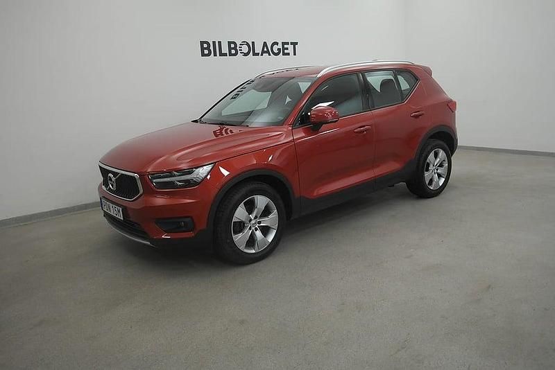 Röd Begagnad 2019 Volvo XC40 Momentum SUV | 279 800 kr (Marknadspris) - Bild 1/4