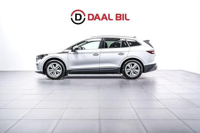 Vit Begagnad 2021 Skoda Enyaq iV SUV | 359 700 kr (Marknadspris) - Bild 1/4