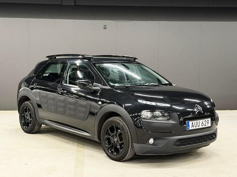 Begagnad Citroën C4 Cactus PureTech 82 HK (60 kW) 2015 Svart metallic Halvkombi