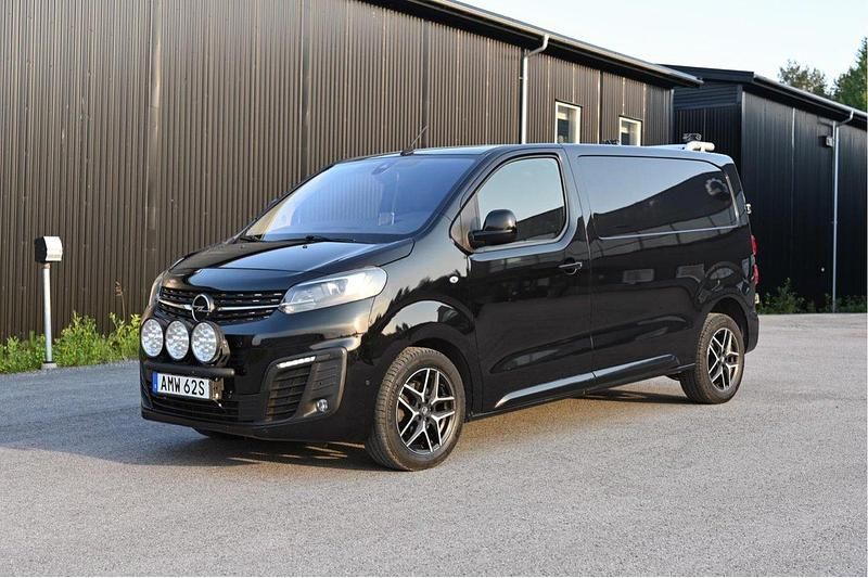 Svart Begagnad 2020 Opel Vivaro Van | 219 900 kr (Lite dyr) - Bild 1/4