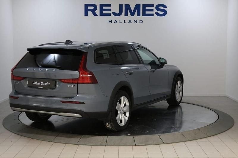 Begagnad Volvo V60 CC Core 200 HK (147 kW) 2022 Grå Kombi