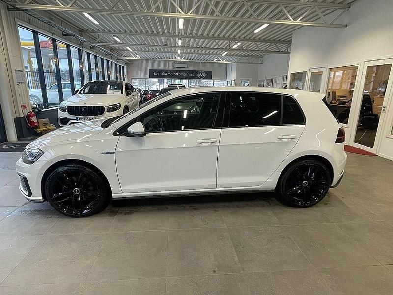 Begagnad VW Golf VII GTE 204 HK (150 kW) 2017 Vit Halvkombi