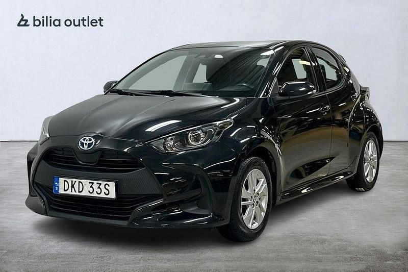 Svart Begagnad 2022 Toyota Yaris Hybrid Active Halvkombi | 169 900 kr (Marknadspris) - Bild 1/3