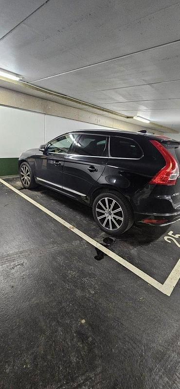Svart Begagnad 2017 Volvo XC60 SUV | 215 500 kr (Marknadspris) - Bild 1/4
