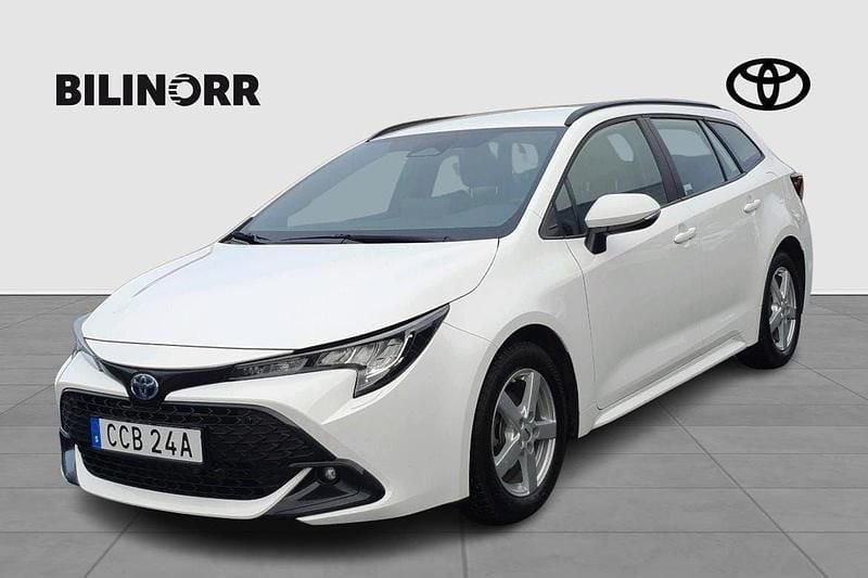 Vit Begagnad 2023 Toyota Corolla Active Kombi | 289 900 kr (Lite dyr) - Bild 1/4