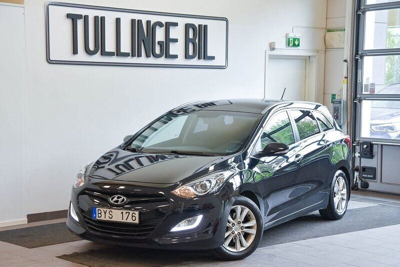 Svart Begagnad 2012 Hyundai i30 Kombi | 79 800 kr (Bra pris) - Bild 1/4