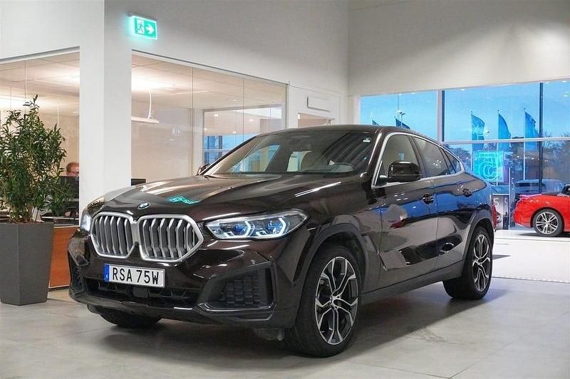 Brun Begagnad 2022 BMW X6 SUV | 699 800 kr (Marknadspris) - Bild 1/4