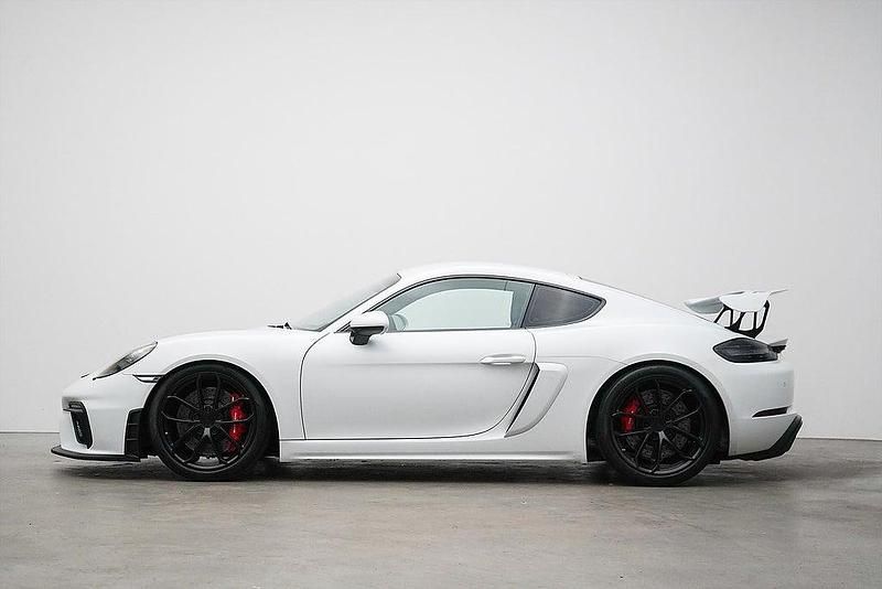 Begagnad Porsche 718 Cayman GT4 420 HK (308 kW) 2020 Vit Sportkupé