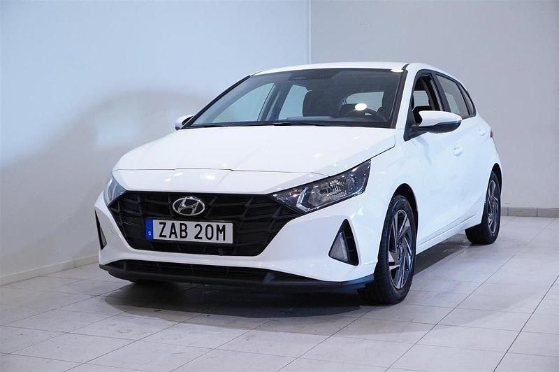 Vit Begagnad 2022 Hyundai i20 Essential Halvkombi | 179 900 kr (Lite dyr) - Bild 1/4