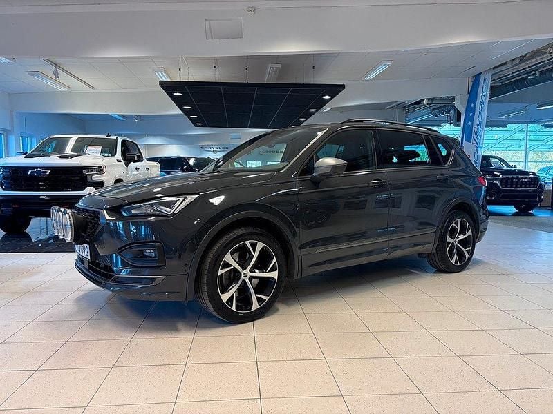 Grå Begagnad 2020 Seat Tarraco 4Drive SUV | 319 000 kr (Lite dyr) - Bild 1/4