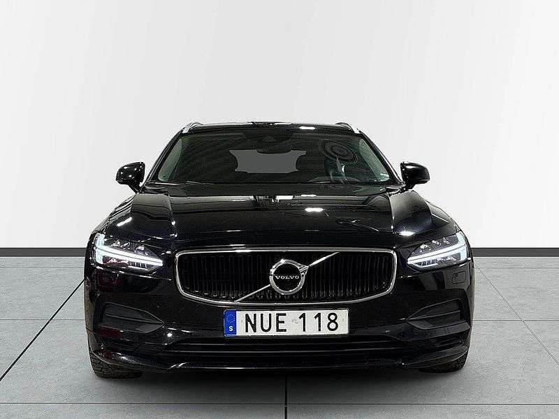 Begagnad Volvo V90 Momentum 150 HK (110 kW) 2018 Svart Kombi