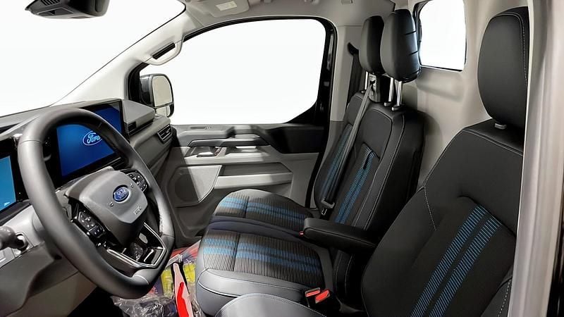 Begagnad Ford E-Transit 2026 Svart Van
