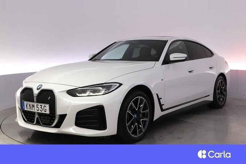 Vit Begagnad 2023 BMW i4 M Sport Sedan | 456 900 kr (Superpris) - Bild 1/4
