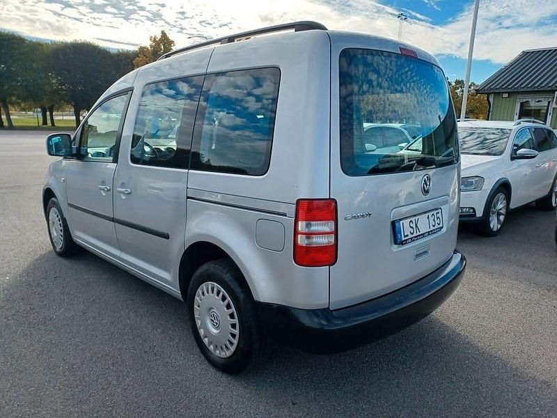 Begagnad VW Caddy 109 HK (80 kW) 2011 Silver Minibuss