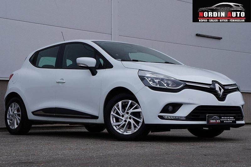 Vit Begagnad 2018 Renault Clio IV Zen Halvkombi | 79 900 kr (Marknadspris) - Bild 1/4