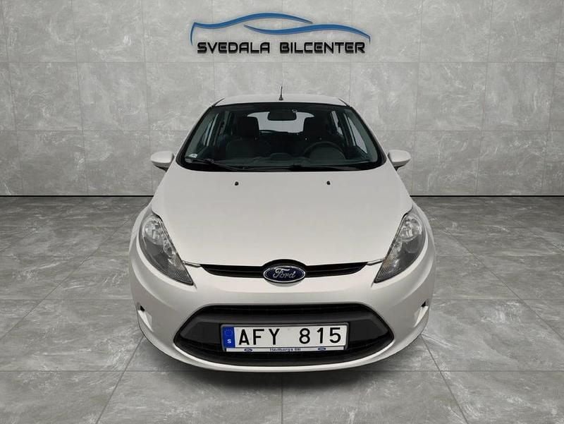 Begagnad Ford Fiesta Trend 71 HK (52 kW) 2012 Grå Halvkombi
