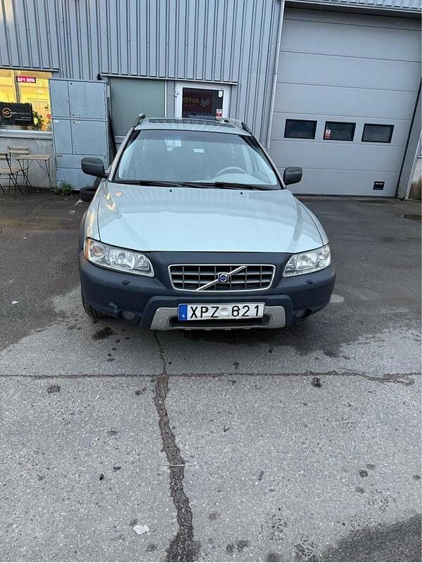 Grön Begagnad 2005 Volvo XC70 SUV | 64 999 kr (Marknadspris) - Bild 1/4