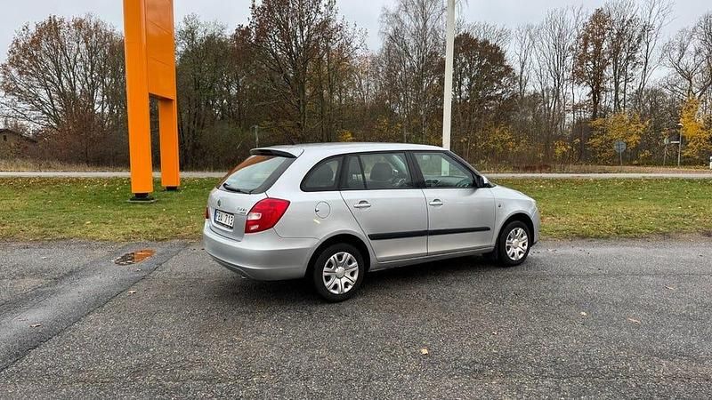 Begagnad Skoda Fabia Ambiente 69 HK (50 kW) 2009 Grå Kombi