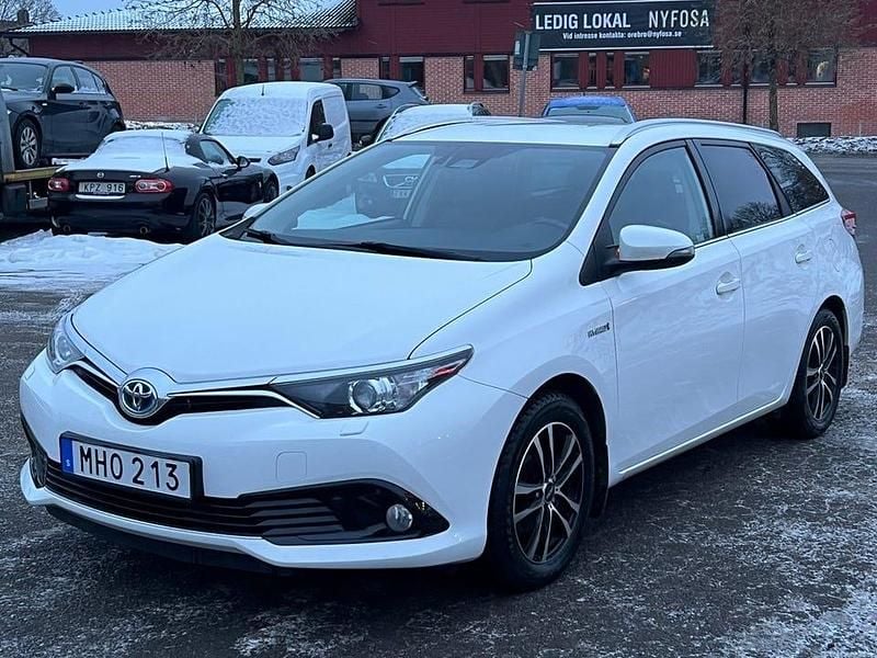Begagnad Toyota Auris Touring Sports Active 136 HK (100 kW) 2016 Vit Kombi
