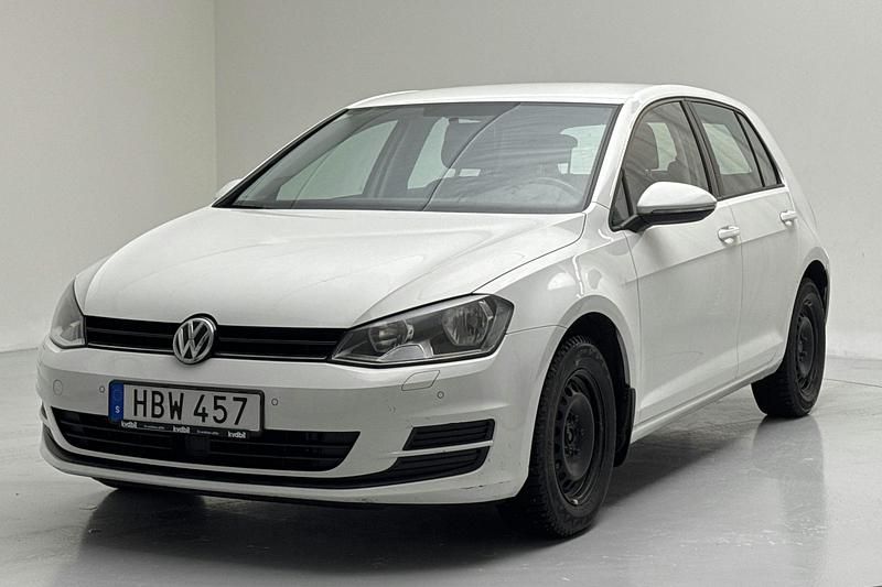 Vit Begagnad 2016 VW Golf VII | 159 000 kr (Lite dyr) - Bild 1/4