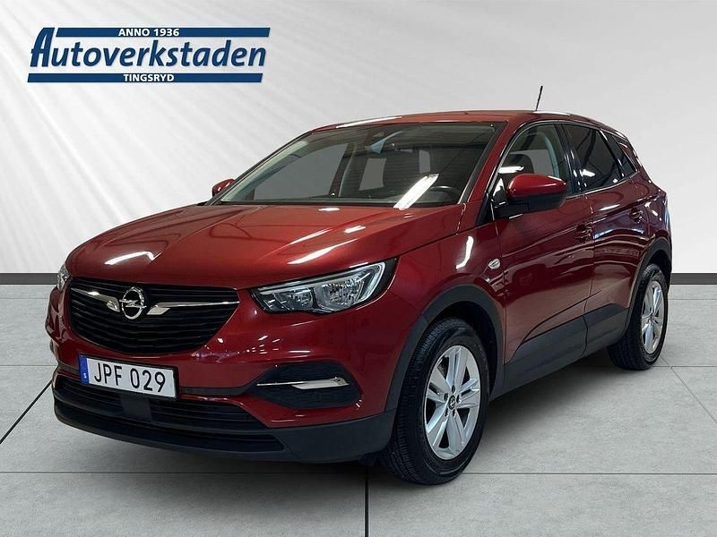 Mörkröd (röd) Begagnad 2018 Opel Grandland X SUV | 164 900 kr (Marknadspris) - Bild 1/4