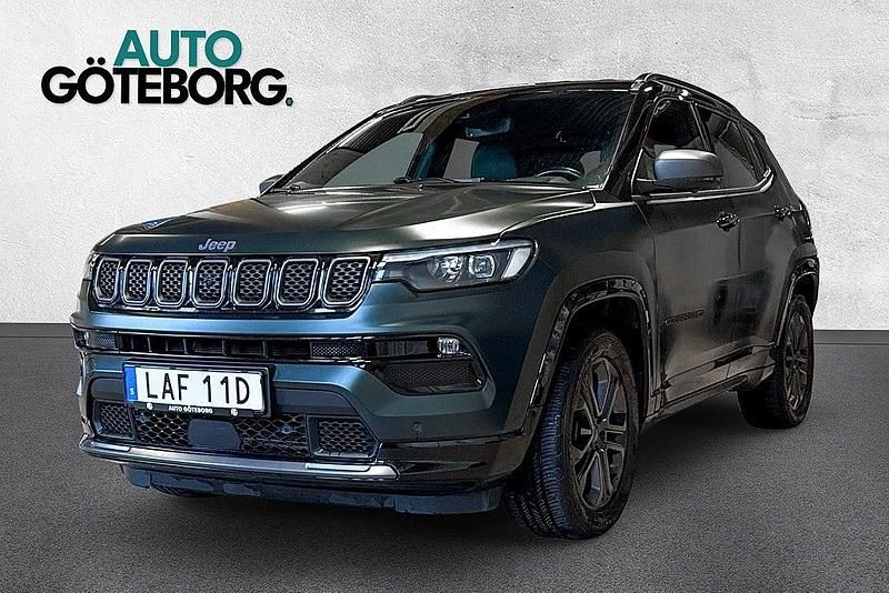 Grön Begagnad 2021 Jeep Compass 80th Anniversary SUV | 229 900 kr - Bild 1/4