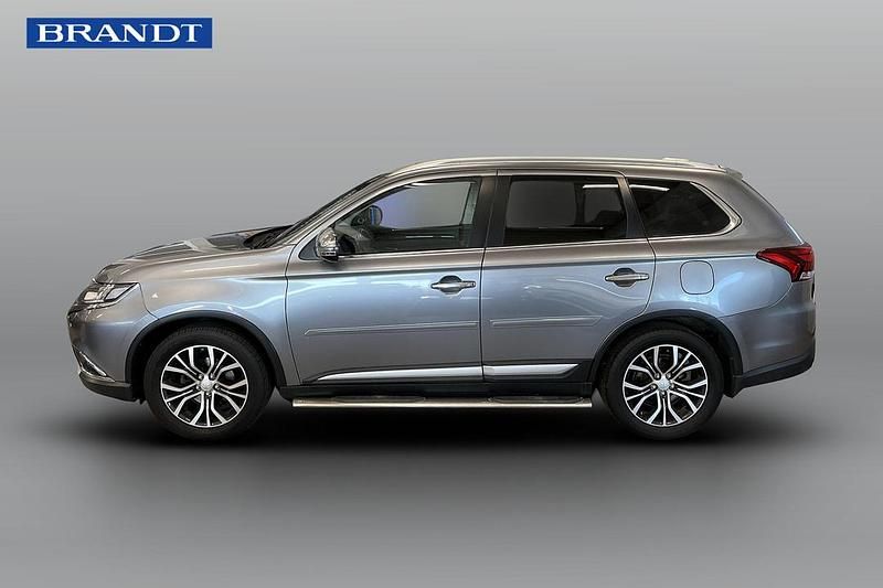 Begagnad Mitsubishi Outlander 151 HK (111 kW) 2017 Grå SUV