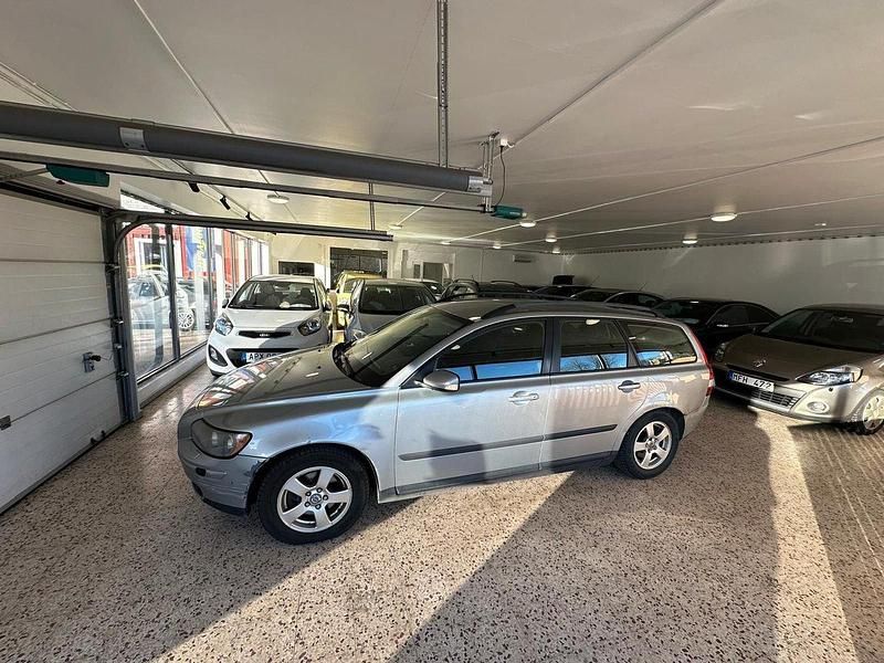 Begagnad Volvo V50 Kinetic 126 HK (92 kW) 2006 Silver Kombi