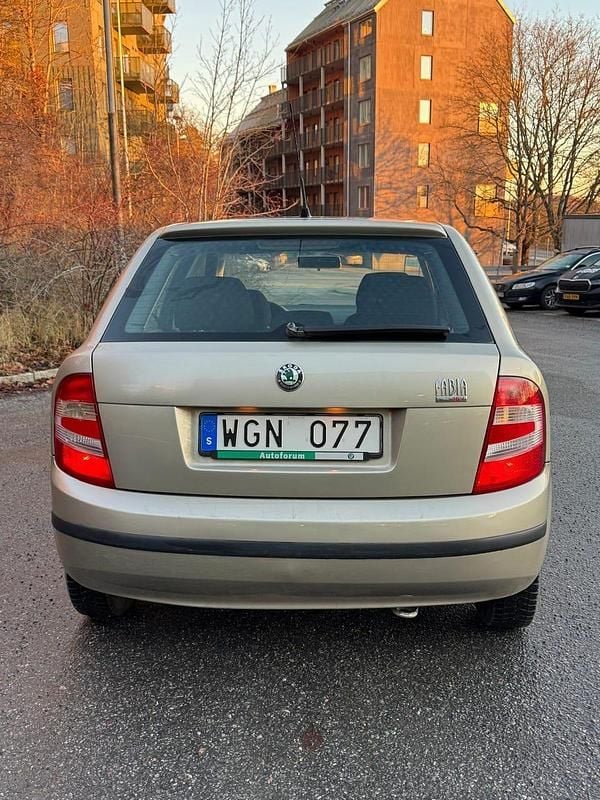 Begagnad 2005 Skoda Fabia Halvkombi | 24 900 kr (Marknadspris) - Bild 1/4