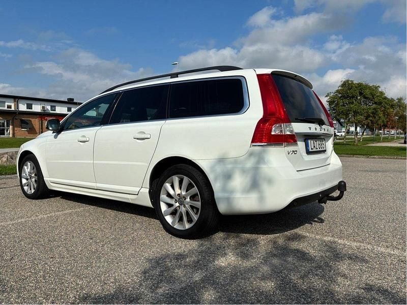 Vit Begagnad 2016 Volvo V70 Momentum Kombi | 139 000 kr (Marknadspris) - Bild 1/4