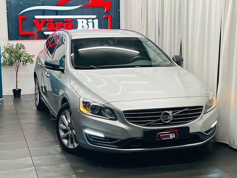 Silver Begagnad 2014 Volvo V60 Momentum Kombi | 119 900 kr (Marknadspris) - Bild 1/4