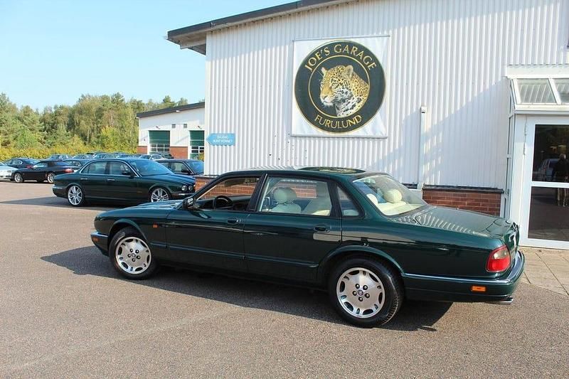 Begagnad Jaguar XJ 211 HK (155 kW) 1995 Mörkgrön Sedan