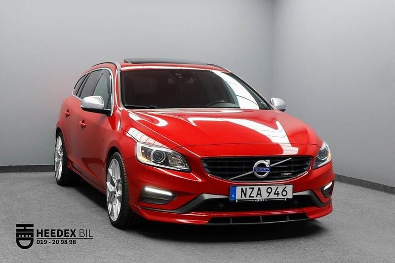 Röd Begagnad 2013 Volvo V60 R-Design Kombi | 169 900 kr (Dyr) - Bild 1/4