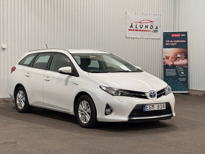 Vit Begagnad 2013 Toyota Auris Touring Sports Active Kombi | 124 900 kr (Marknadspris) - Bild 1/4